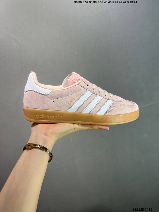 Adidas Originals Gazelle Indoor 三叶草休闲防滑耐磨低帮板鞋 鞋头出色设计 塑就出众贴合感 稳固的后跟贴合足部曲线设计 软弹舒适