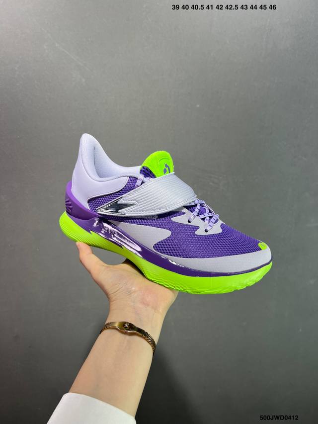 公司级Under Armour Curry Fox 1 Curry Fox 1 Hfd Pe Ua安德玛 福克斯狐狸一代柔软舒适减震防滑低帮篮球鞋 鞋款延用了
