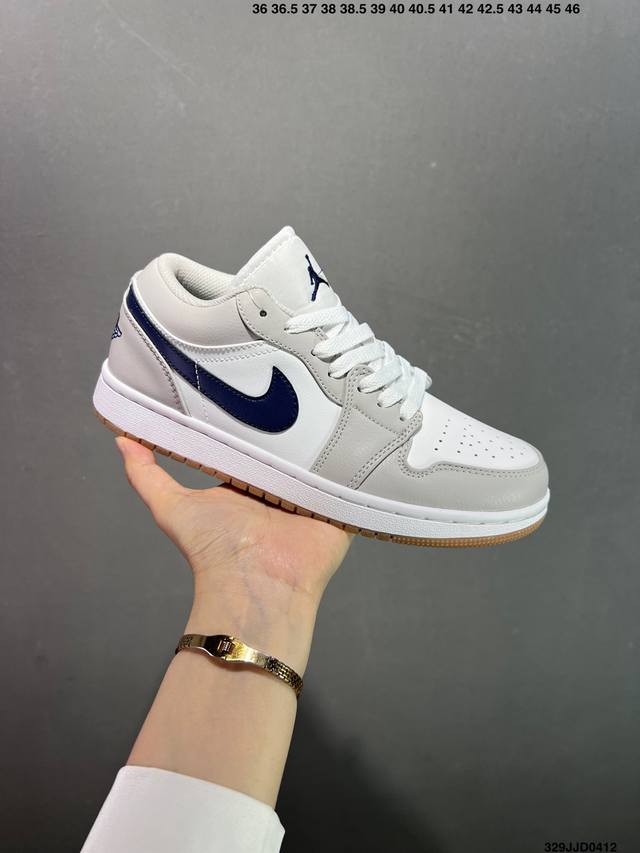 Air Jordan 1 Low ”Lsland Green“ 低帮 Aj1 乔丹1代 Aj1 乔1 低邦 黑白绿 乔丹篮球鞋系列 鞋身整体以白、黑、绿三色打造