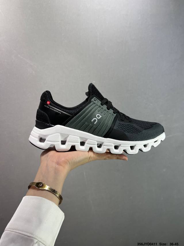 公司级新一代跑练结合多功能训练鞋Cloud X3，延续轻量脚感且灵活反馈的同时，提高贴合度和透气性;沿袭On的专业跑鞋科技，升级贴合度，搭载星形系带系统，三层网
