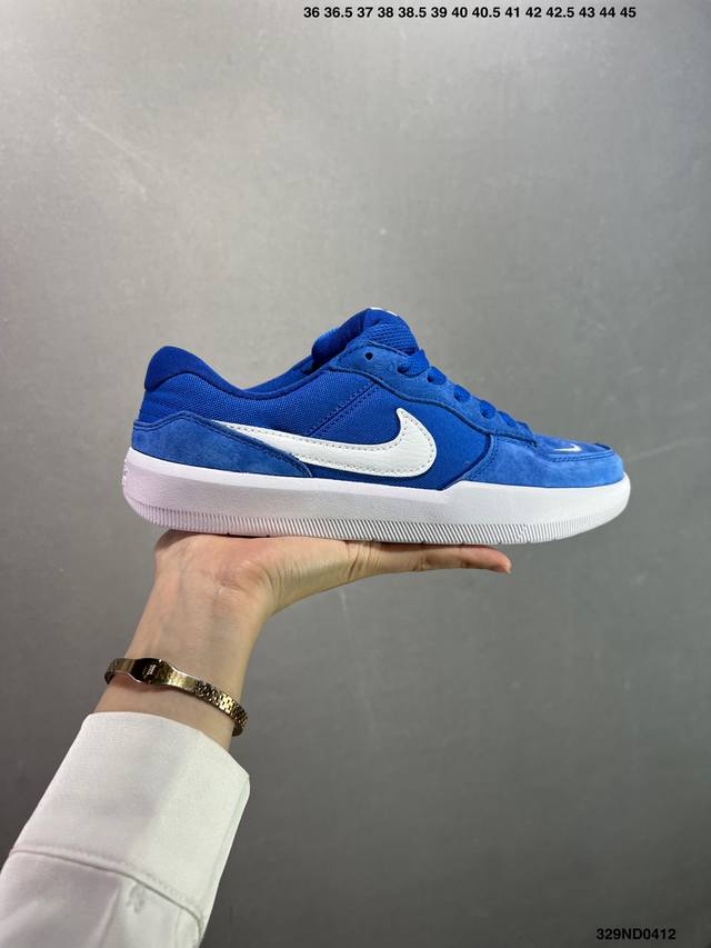 耐克Nike Sb Force 58是一款将前沿创新带入街头的单品，它具有硫化杯底，具有出色的耐用性和灵活性。使用帆布和绒面革，在饰面上放置通风口，它自始至终都