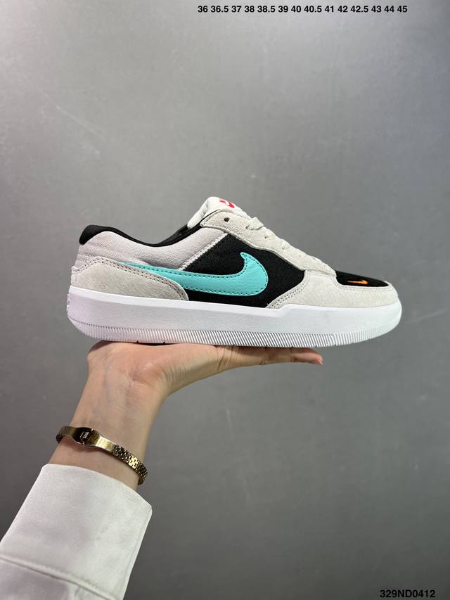 耐克Nike Sb Force 58是一款将前沿创新带入街头的单品，它具有硫化杯底，具有出色的耐用性和灵活性。使用帆布和绒面革，在饰面上放置通风口，它自始至终都