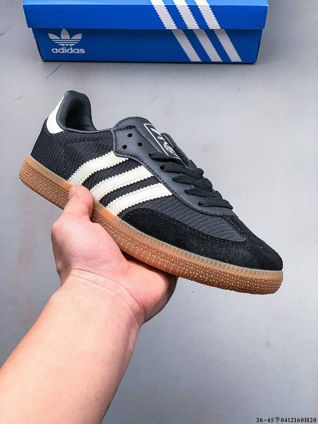 二层真标！Adidas Samba Og 经典鞋款 Adidas 近70年的经典Samba Og 修长的鞋楦,略微尖尖的鞋头,翻毛皮的鞋头拼接,这些我们都看得到