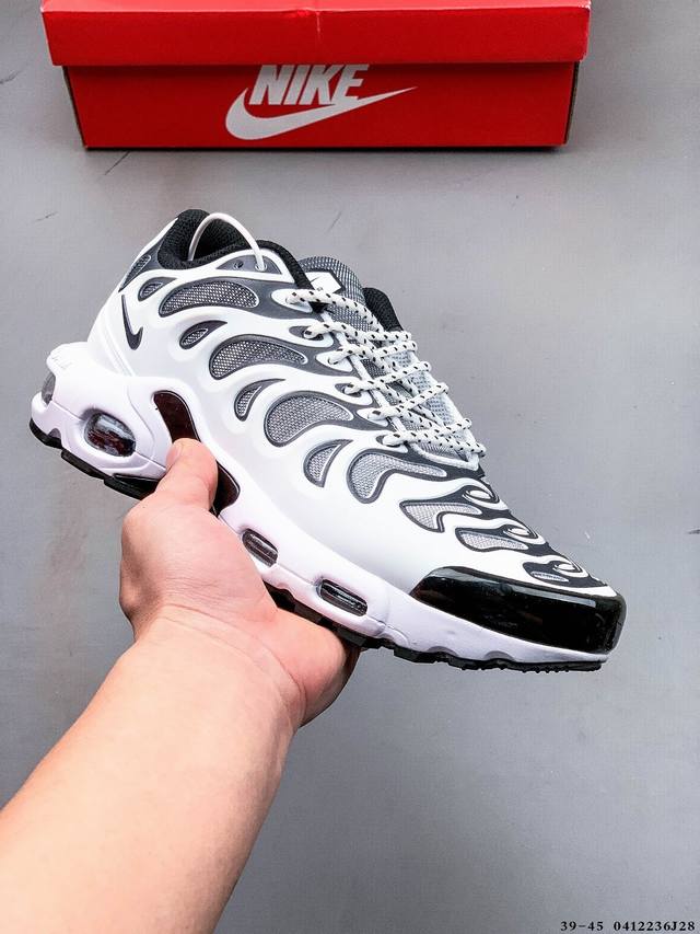 集图 耐克Nike Air Max Plus Drift 缓震运动休闲鞋！鞋款将继续使用 Tuned Air 科技并保持基础的鞋型轮廓，不同的是在鞋面加入火焰般