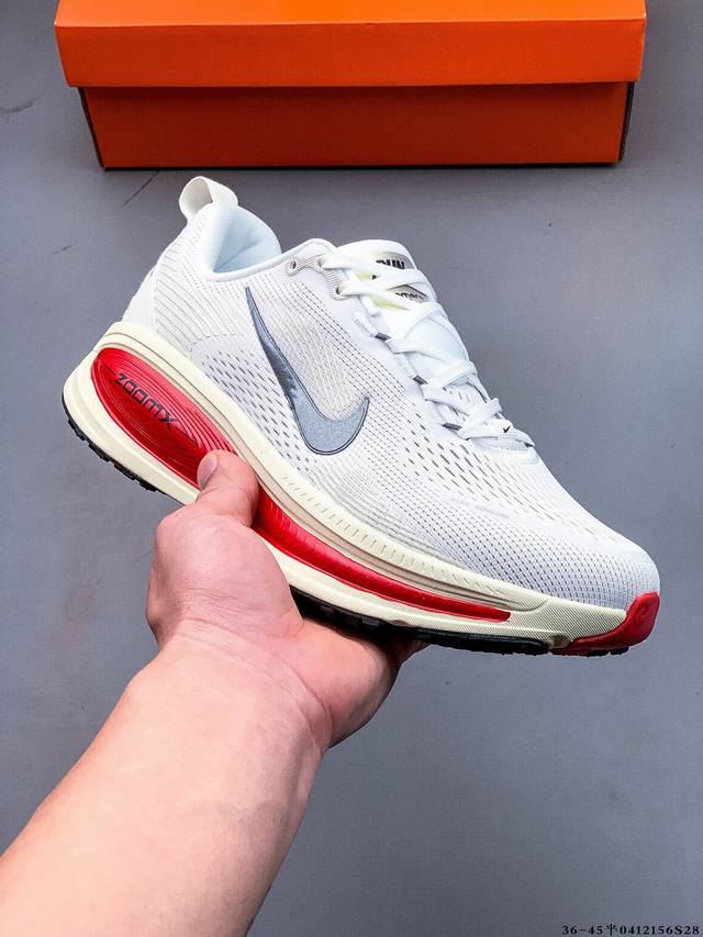 Nike Air Zoom Vomero 18 缓震透气休闲慢跑鞋 新版Vomero结合全新Zoomx和Reactx泡绵 提供双重缓震效果 铸就非凡迈步体验 0