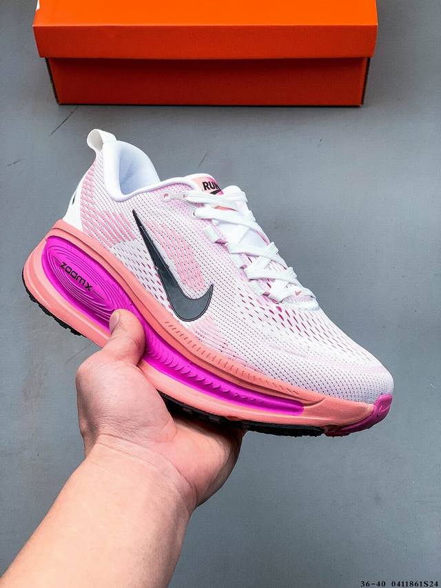 Nike Air Zoom Vomero 18 缓震透气休闲慢跑鞋 新版Vomero结合全新Zoomx和Reactx泡绵 提供双重缓震效果 铸就非凡迈步体验 0