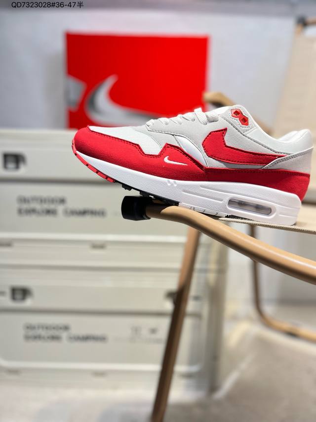 Nk Air Max 1 初代复古气垫慢跑鞋 由Tinker Hatfeld和Mark Parker在1987年设计 灵感来自于巴黎蓬皮杜中心 Tinker H