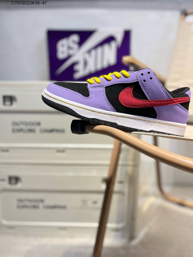 耐克Nike Dunk Low 板鞋Sb系列经典百搭休闲运动板鞋加厚鞋舌的填充，使舒适性大大提升，同时也更方便穿脱中底部分则加入了脚感柔软舒适Zoomair气垫