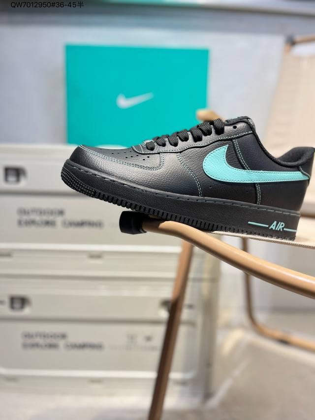 耐克 Nike Air Force 1 '07空军一号 百搭休闲运动板鞋。柔软、弹性十足的缓震性能和出色的中底设计，横跨复古与现代的外型结合，造就出风靡全球三十