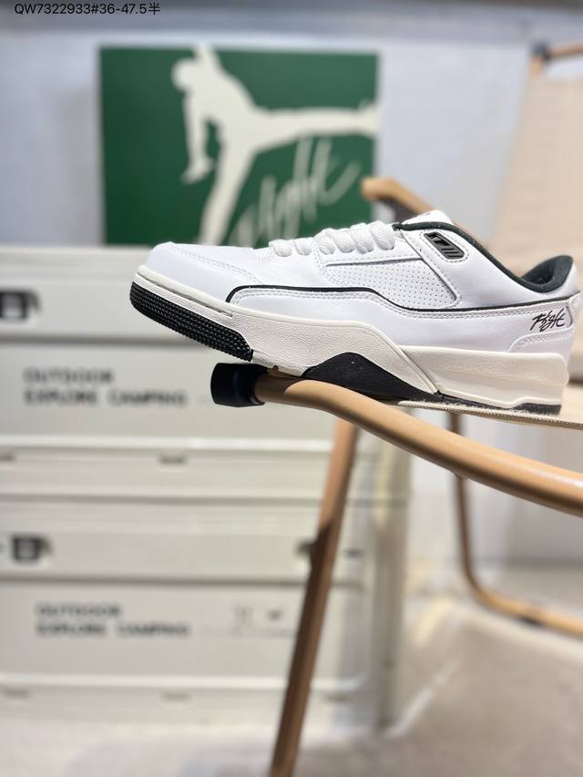 Nike Air Jordan 4 Retro Og 中帮 迈克尔 乔丹Aj4代乔4 复古休闲运动文化篮球鞋。秉承轻量化的速度型篮球鞋设计思想完成设计，降低重量