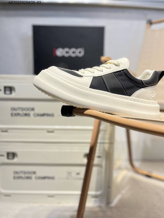 Ecco爱步男鞋轻便透气舒适耐穿 亲肤吸汗舒适内里 防滑防磨 持久干爽 简约粗绳系带 穿脱更加方便 柔韧防滑大底 鞋底立体凹槽 凹凸花纹加持 增强防滑减震性能