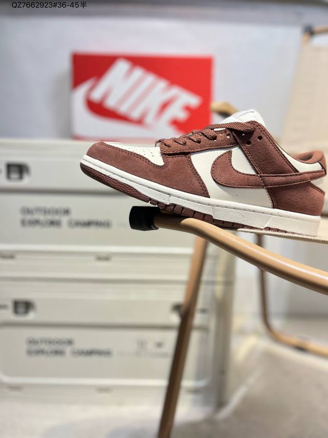 耐克Nike Dunk Low 板鞋Sb系列经典百搭休闲运动板鞋加厚鞋舌的填充，使舒适性大大提升，同时也更方便穿脱中底部分则加入了脚感柔软舒适Zoomair气垫