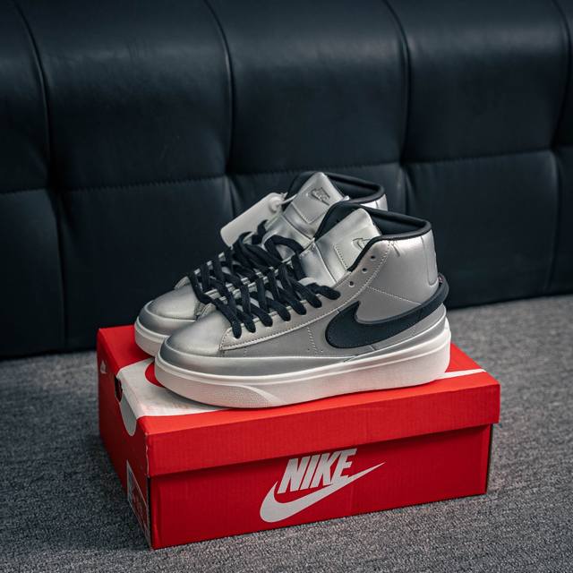 核心私 Nike Blazer Phantom Low男女子运动板鞋 厚底增高休闲鞋。采用轻盈利落设计，焕新演绎经典鞋款。该鞋款带来舒适足底体验，结合鞋侧壁加固