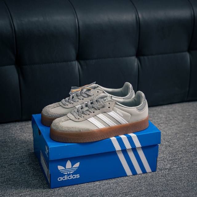 核心私 Adidas Samba Og 桑巴舞街头系列德训运动板鞋 采用固色翻毛皮组合牛剖革鞋面材质 外置正确3层组合围条加厚烟胶橡胶大底 货号：Ie9108