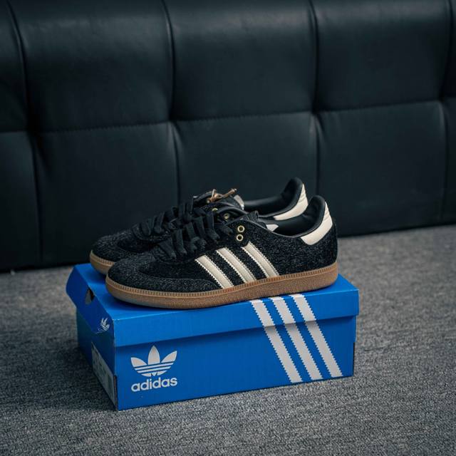 核心私 Adidas Samba Og 桑巴舞街头系列德训运动板鞋 采用固色翻毛皮组合牛剖革鞋面材质 外置正确3层组合围条加厚烟胶橡胶大底 货号：Jq3694