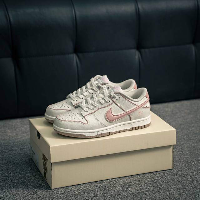 核心私 Nike Dunk 全套原楦原模倾力打造完美版型 独家原厂航空铝磨具打磨大底 鞋头坡度极致还原 无解鞋型 原盒原配 圈内天花板工艺 原厂冲刀 超高清洁度
