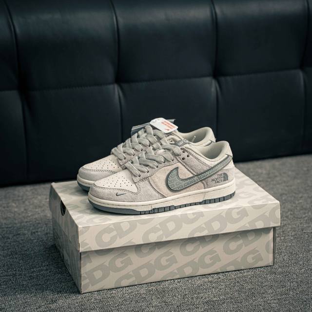 核心私 Nike Dunk 全套原楦原模倾力打造完美版型 独家原厂航空铝磨具打磨大底 鞋头坡度极致还原 无解鞋型 原盒原配 圈内天花板工艺 原厂冲刀 超高清洁度