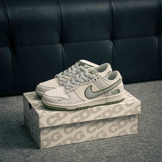核心私 Nike Dunk 全套原楦原模倾力打造完美版型 独家原厂航空铝磨具打磨大底 鞋头坡度极致还原 无解鞋型 原盒原配 圈内天花板工艺 原厂冲刀 超高清洁度