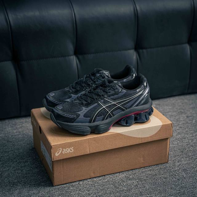 核心私 Asics Gel-Kinetic Fluent 亚瑟士运动休闲透气专业跑鞋 新一代缓震未来感跑鞋 鞋面复杂的切割和银色细节极具前卫风格 大底科技十足且
