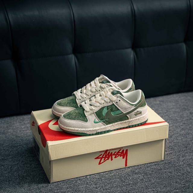核心私 Nike Dunk 全套原楦原模倾力打造完美版型 独家原厂航空铝磨具打磨大底 鞋头坡度极致还原 无解鞋型 原盒原配 圈内天花板工艺 原厂冲刀 超高清洁度