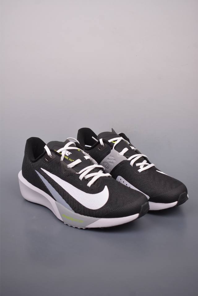 Nike Zoom Rival Fly 4 耐克超弹轻盈跑步鞋 实拍首发 #鞋款搭载 Flyknit 材料 打造出众弹性 易于穿脱。采用React技术 轻盈耐穿