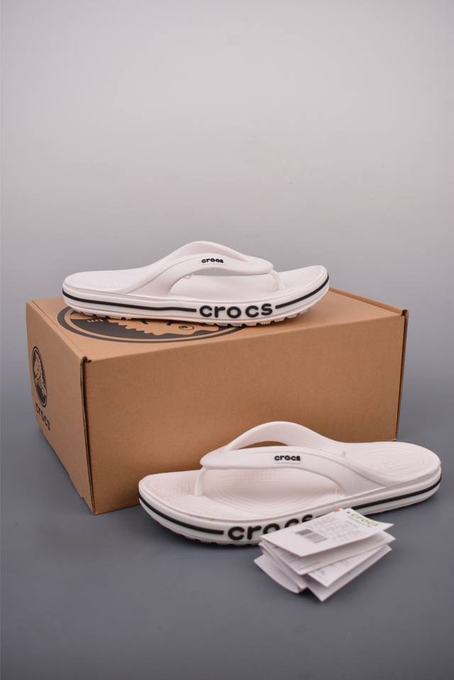 卡骆驰Crocs Classic Clog 卡骆驰全系列休闲沙滩人字拖 超轻Croslite专利材料打造 鞋面更加耐用易清洗 该鞋款轻盈舒适 秉承外形简单 穿着