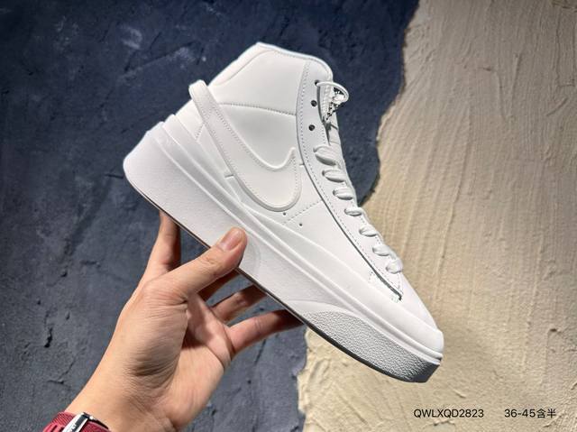 新品上市实拍 Nk Blazer Low Lx 复古经典开拓者大勾 颇具辨识度的Nike Blazer Mid配色，将于今年回归登场，Swoosh配色填充，鞋款