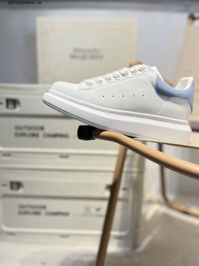 Alexander Mcqueen 麦昆 亚历山大麦昆亚历山 大盒包装 Ss春夏首发 时尚代表的小姐姐 肯定要走在时尚的风口！鞋子独特的个性增加十足的魅力，上脚