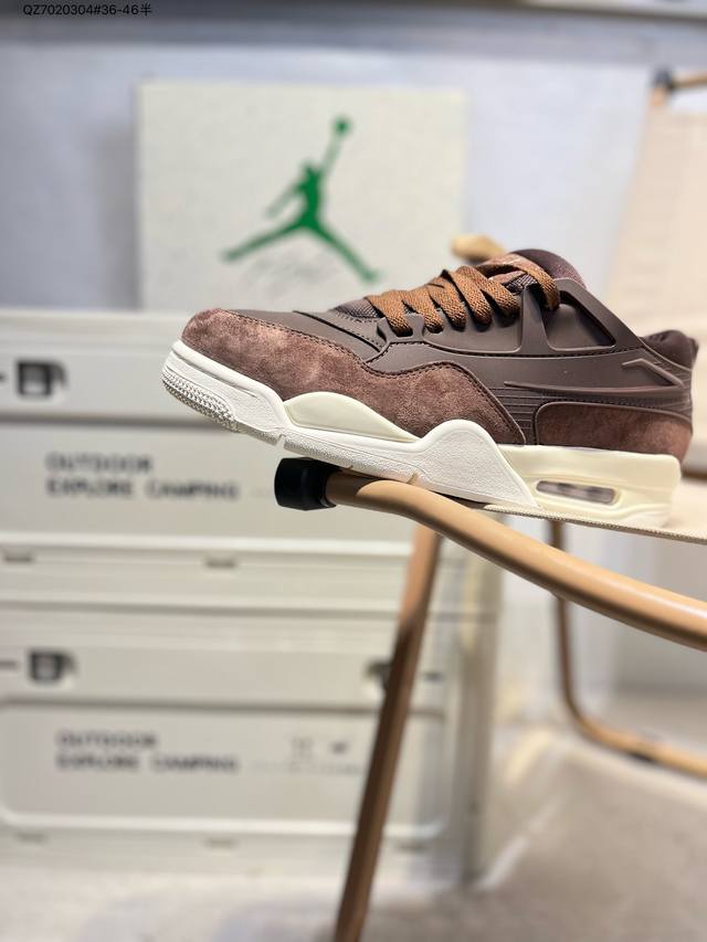 Air Jordan Aj4 Rm 重制版低帮复古篮球鞋 实拍首发 采用了低帮的设计 并保留了众多Aj4的经典元素 鞋身以皮革 麂皮材质拼接打造 Aj4经典的T