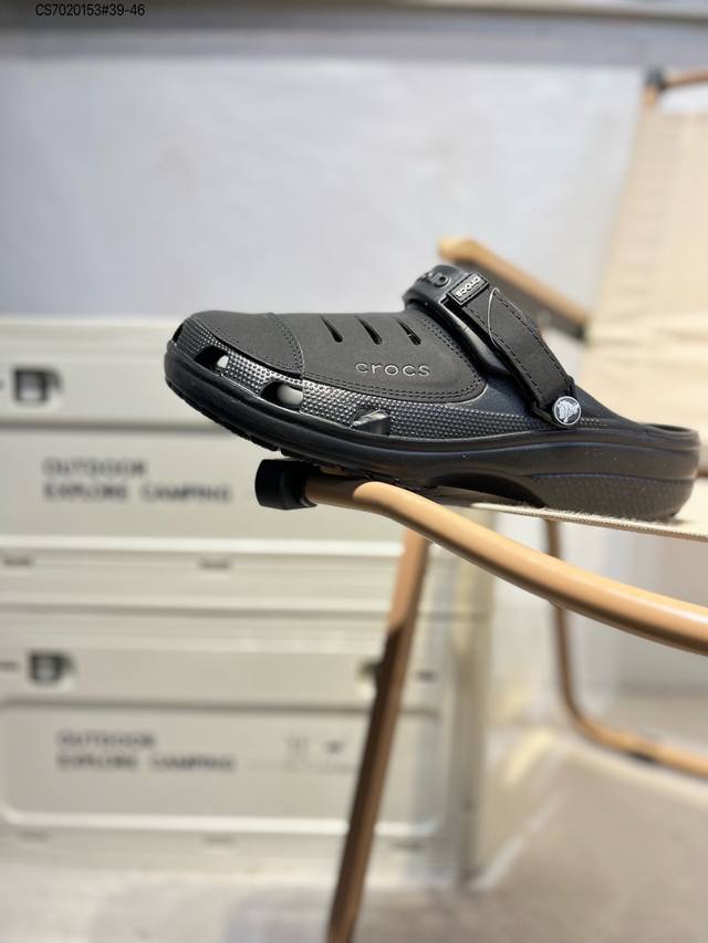 Crocs 卡骆驰 Eva 舒适轻便 洞洞鞋 凉鞋 拖鞋 男款 优肯一代 棕色 时尚撞色设计，充满活力的全新系列，同时拥有复古条纹与经典Logo标志。 可调节后