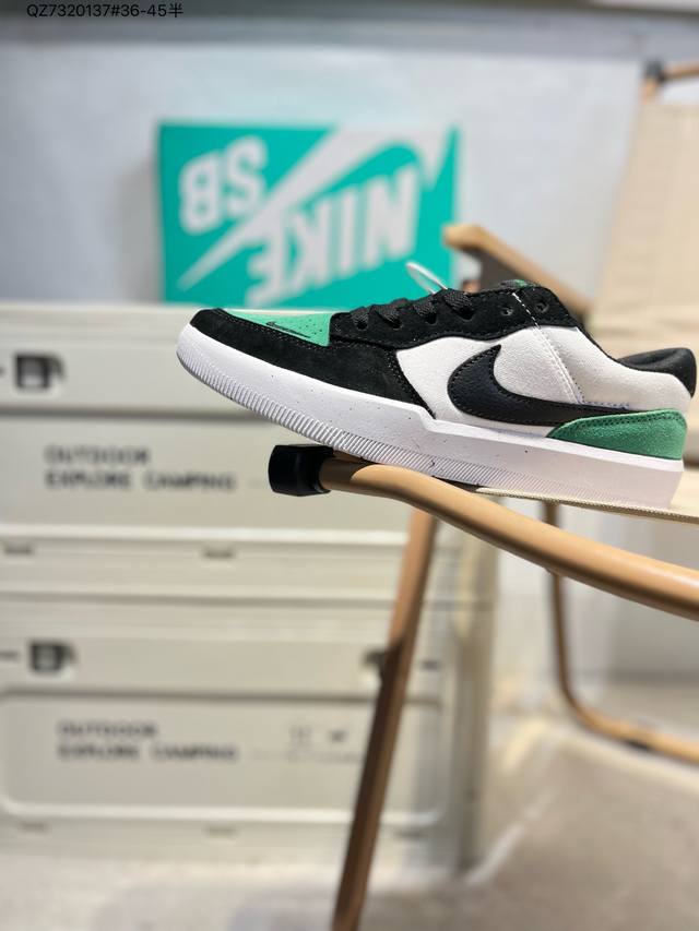耐克Nike Sb Force 58 运动滑板鞋。这是一款将前沿创新带入街头的单品，它具有硫化杯底，具有出色的耐用性和灵活性。使用柔软皮革和帆布拼接，在饰面上放