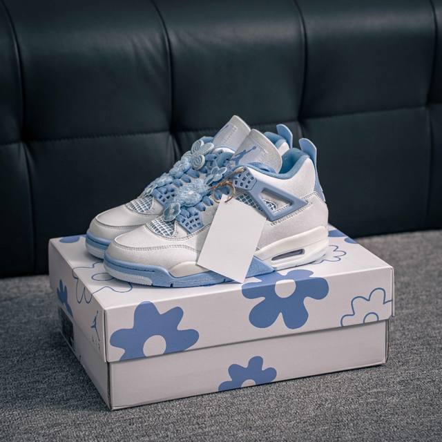 核心私 Air Jordan 4 Retro Aluminum 白蓝色 Aj4 乔丹4代 Aj4 乔4 白蓝色 乔丹篮球鞋系列 鞋身整体以白色皮革为主色调，辅以