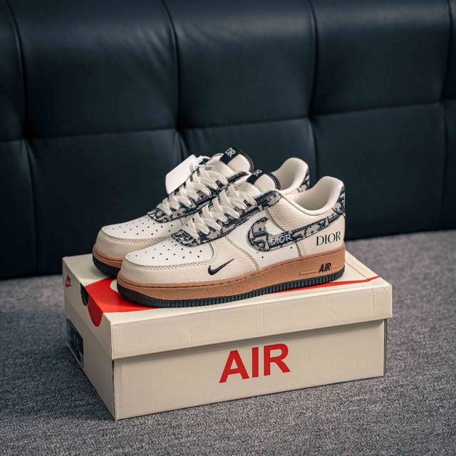 核心私 Air Force 1 原装级别 原楦头原纸板 打造纯正空军版型专注外贸渠道 全掌内置蜂窝气垫 原盒配件 原厂中底钢印、拉帮完美 货号：Kk1988 0
