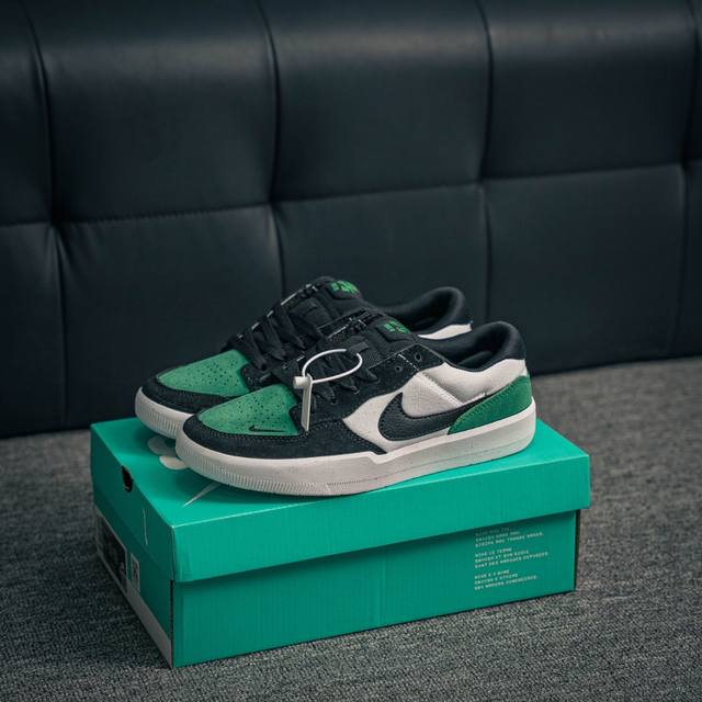 核心私 耐克Nike Sb Force 58 硫化杯底 传统篮球风格 原楦版型 Nike Sb Force 58 男 女滑板鞋采用包边设计 经久耐穿 硫化结构则
