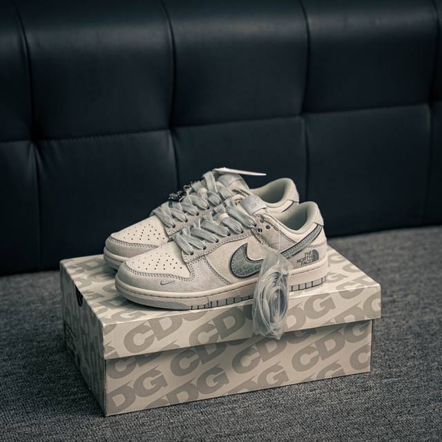 核心私 Nike Dunk 全套原楦原模倾力打造完美版型 独家原厂航空铝磨具打磨大底 鞋头坡度极致还原 无解鞋型 原盒原配 圈内天花板工艺 原厂冲刀 超高清洁度