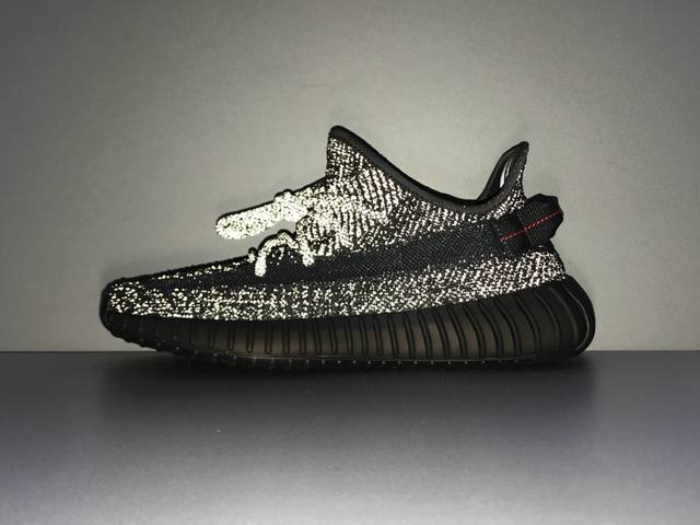 渠道优势，！细节实拍！ Og版：350V2 黑满天星 Adidas Yeezy Boost 350 V2 “Black Static”，货号：Fu9007，尺码