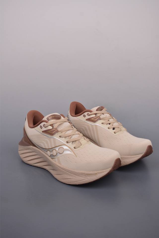 Saucony Triumph 22 索康尼胜利22代 旗舰级缓震型跑鞋 原单Zp流出 自行把握 性能相比前几代再升级 鞋面采用全新升级的工学网设计 贴合脚部更