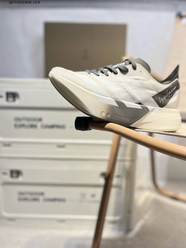 Y-3 Adidas Adizero Adios Pro 4M 马拉松飞线贾卡轻质透气休闲运动跑步鞋 采用双层透气网纱 Flywire动态飞线绑缚鞋面材质 内置