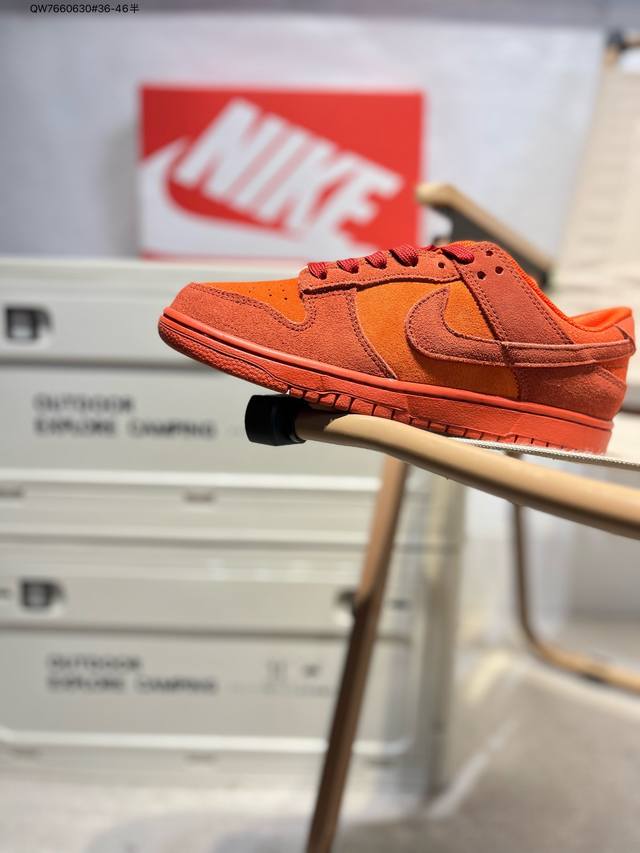 耐克Nike Dunk Low 板鞋Sb系列经典百搭休闲运动板鞋加厚鞋舌的填充，使舒适性大大提升，同时也更方便穿脱中底部分则加入了脚感柔软舒适Zoomair气垫