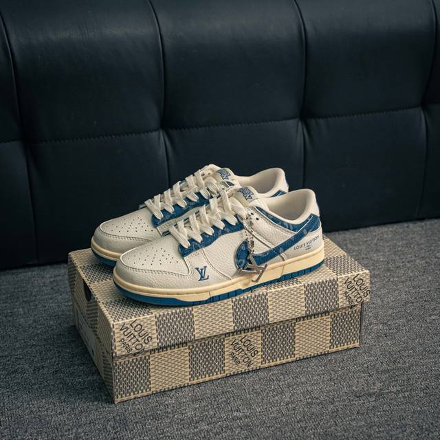 核心私 Nike Dunk 全套原楦原模倾力打造完美版型 独家原厂航空铝磨具打磨大底 鞋头坡度极致还原 无解鞋型 原盒原配 圈内天花板工艺 原厂冲刀 超高清洁度