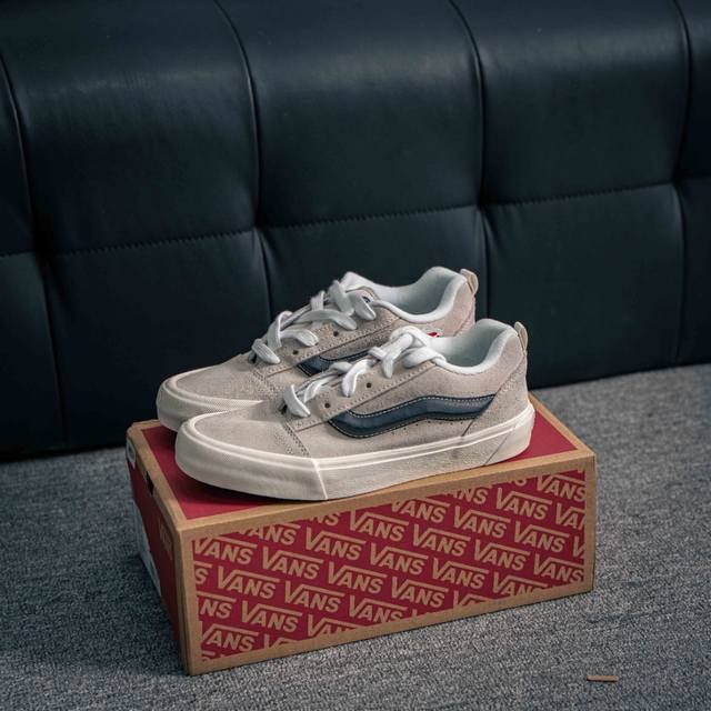 核心私 新款发售Vans Knu Skool 百搭休闲防滑减震低帮 板鞋男女同款Vans 颜色：Vans 面包权志龙米白黑条 尺码：35 36 36.5 37