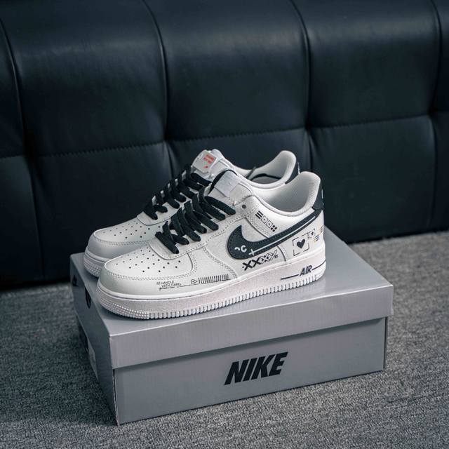 核心私 Air Force 1 原装级别 原楦头原纸板 打造纯正空军版型专注外贸渠道 全掌内置蜂窝气垫 原盒配件 原厂中底钢印、拉帮完美 货号：Zh0316 0