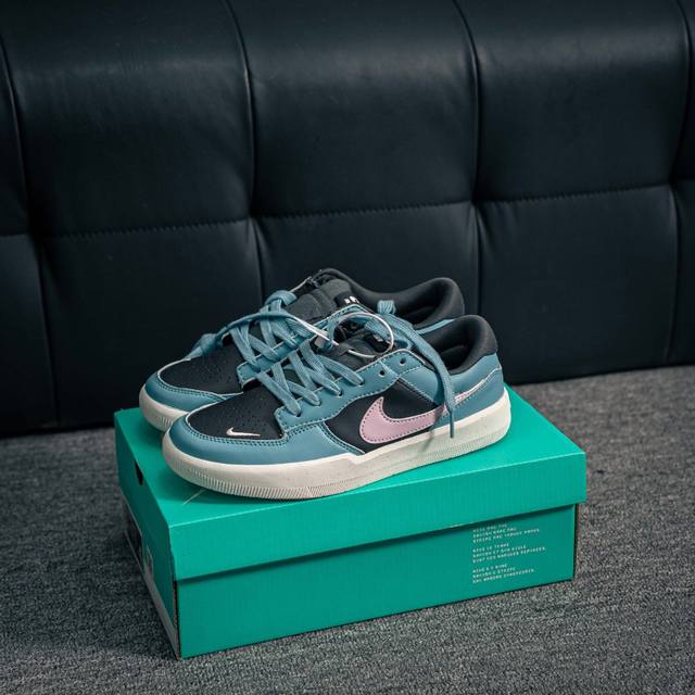 核心私 耐克Nike Sb Force 58 硫化杯底 传统篮球风格 原楦版型 Nike Sb Force 58 男 女滑板鞋采用包边设计 经久耐穿 硫化结构则