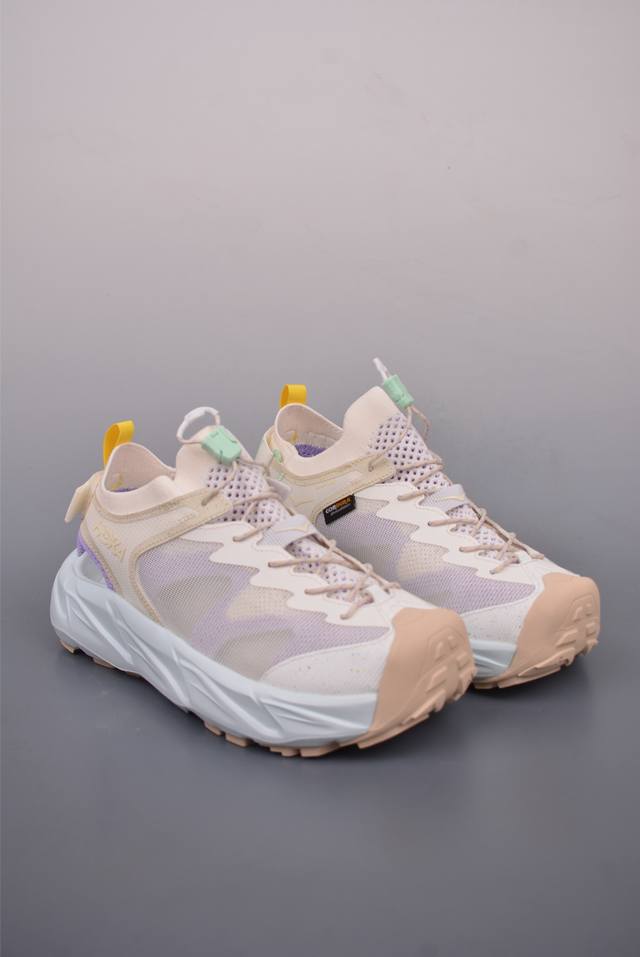 Hoka M Hopara 2 户外机能山地凉鞋 实拍首发 鞋型从外观就给人强烈的户外机能感 粗犷率性的厚底设计 继承了 Hoka One One 跑鞋 Dna