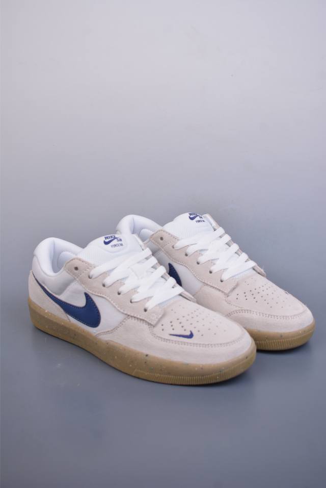耐克Nike Sb Force 58 硫化杯底 传统篮球风格 原楦版型 Nike Sb Force 58 男 女滑板鞋采用包边设计 经久耐穿 硫化结构则有效提升