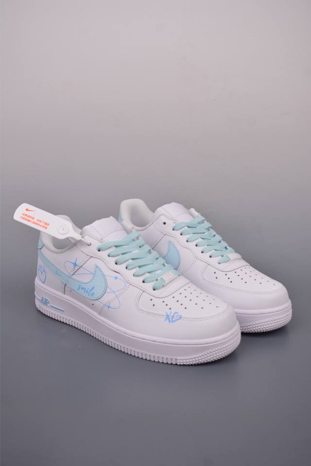 Nike Air Force 1 Low 白蓝喷绘 原楦头原纸板 打造纯正空军版型 专注外贸渠道 全掌内置蜂窝气垫 原盒配件 原厂中底钢印、拉帮完美 官方货号：