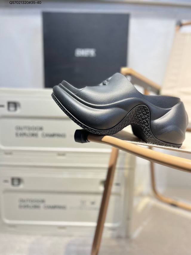 Smfk Compass 浮雕一字厚底拖鞋 小众潮牌爆款 广东大厂出品 增高有7.5 9.5 运动拖鞋 原楦原纸原版数据开发版型 采用一体成型鞋身 鞋芯填充 鞋