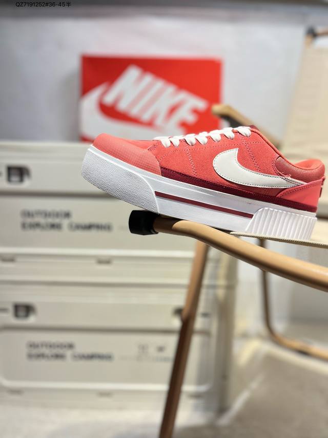 Nike 耐克 采用猪巴革鞋面材质，外置橡胶耐磨大底融穿起来超显腿长，耐克Nike Court Legacy Lift 学院产物系列低帮小包头经典松糕厚底百搭休