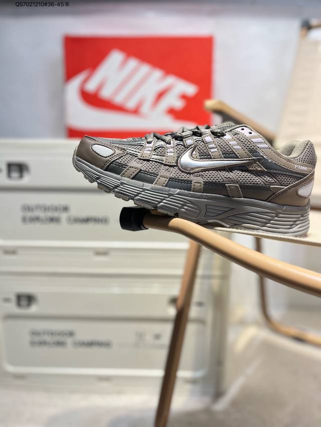 耐克 Nike P-6000 Laser Blue 复古科技个性运动老爹鞋。该鞋款鞋面采用纵横交错的覆面，重现 0 年代跑鞋风格，同时搭配缓震鞋垫，带来舒适的步