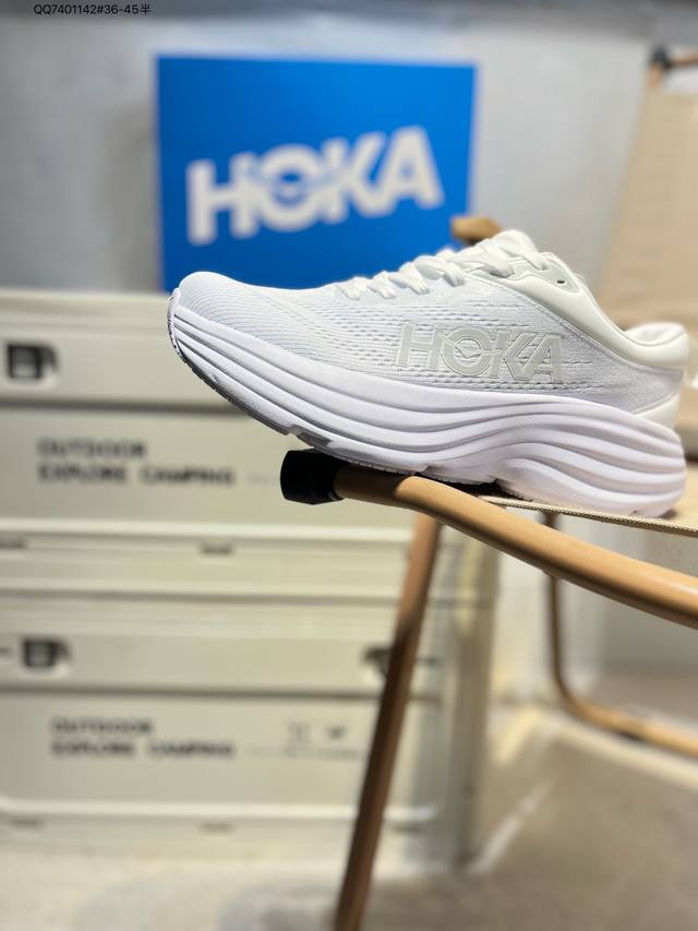 Hoka W Bondi 8全新配色 这个品牌来自于新西兰的毛利语，Hoka表示大地，One One表示飞越，连起来就是飞越地平线，One One不是读作“万万